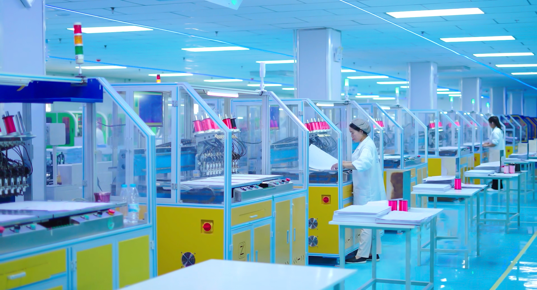 保質(zhì)量 趕進度 拼交付 | 卡立方集團深圳寧夏兩大生產(chǎn)基地五大工廠全力以赴打好“收官戰(zhàn)”