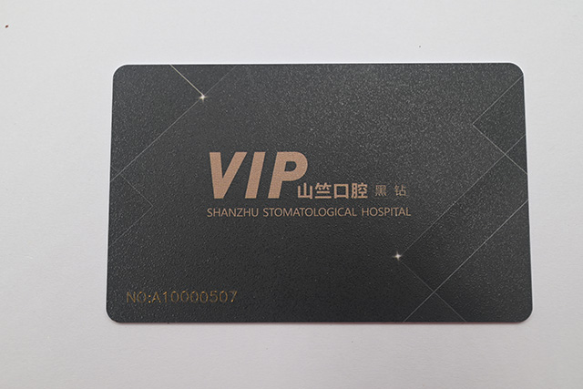 會(huì)員PVC卡制作比紙品印刷更復(fù)雜，工序更多